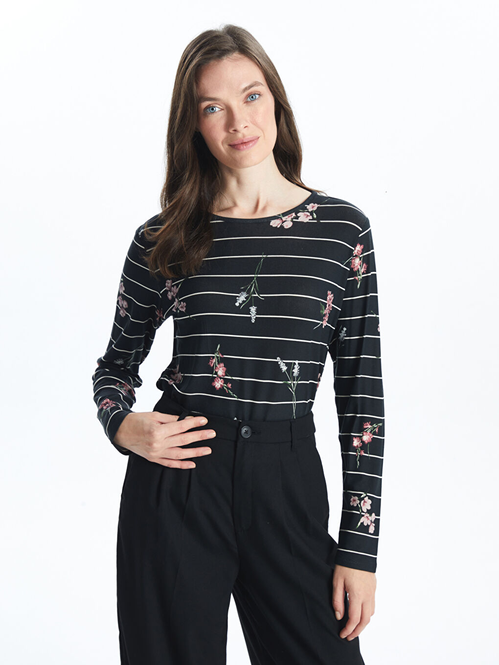 بلوز ڕه‌ش ئافرەت -S54913Z8-LEG