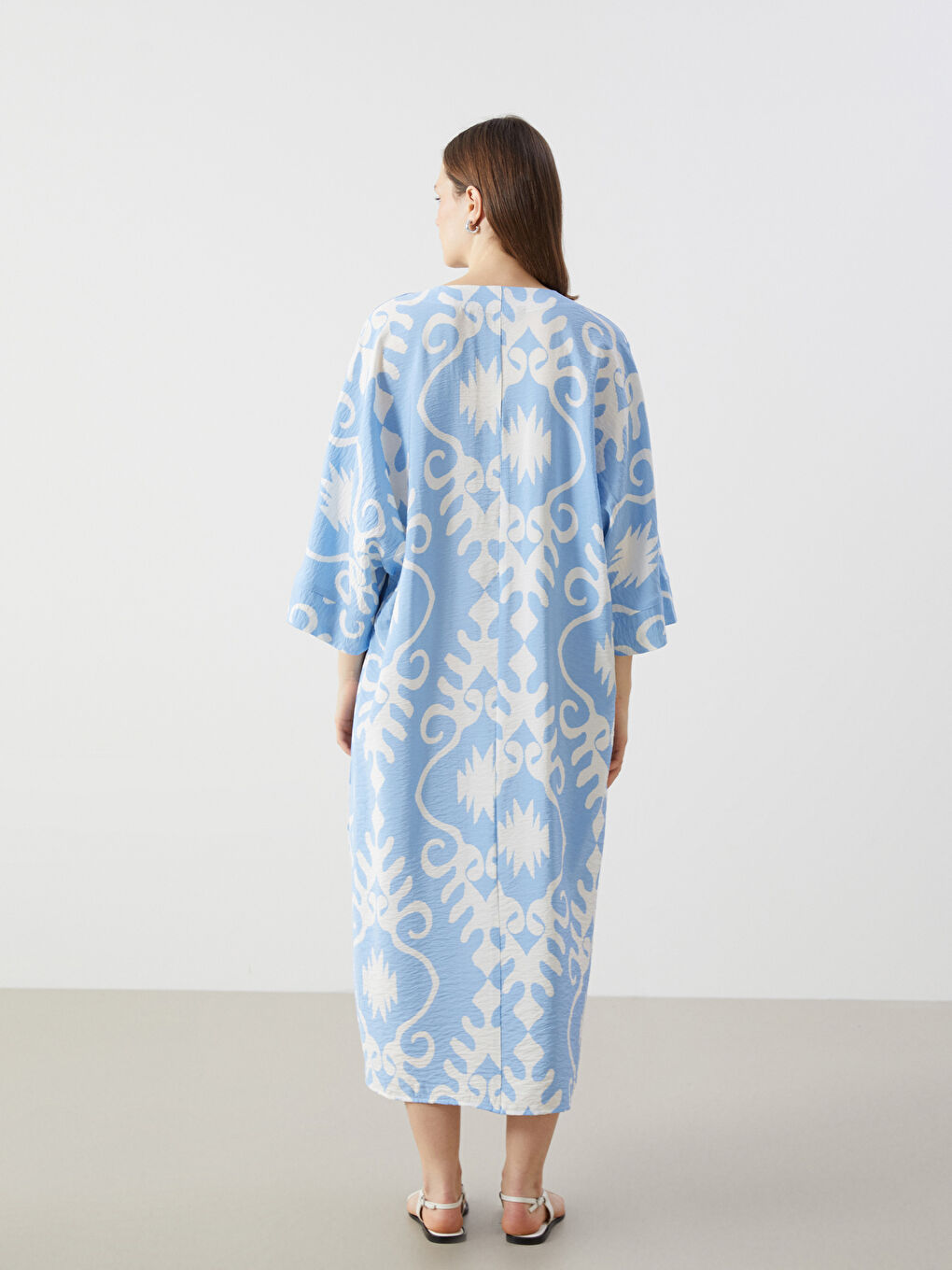 LCW Modest V Yaka Desenli Oversize Kadın Elbise -S55040Z8-LQQ