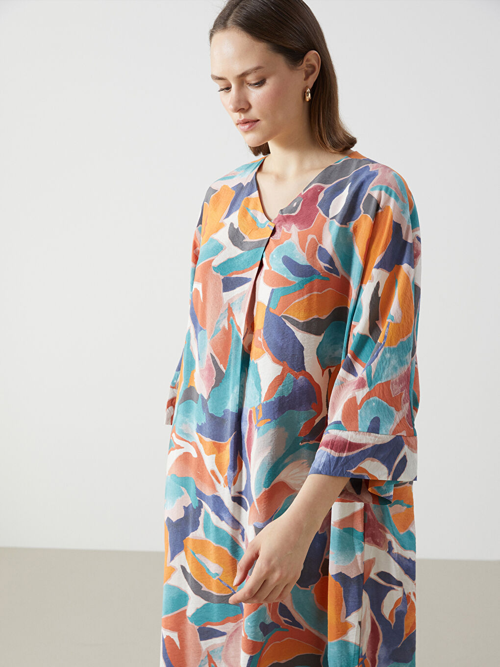 LCW Modest V Yaka Desenli Oversize Kadın Elbise -S55040Z8-LRG