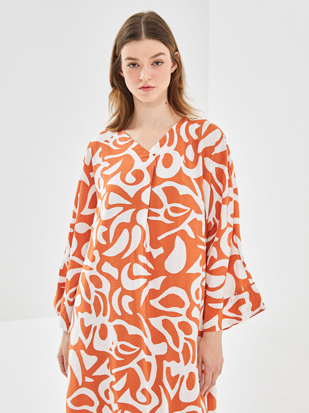 LCW Modest V Yaka Desenli Oversize Kadın Elbise -S55040Z8-LSR