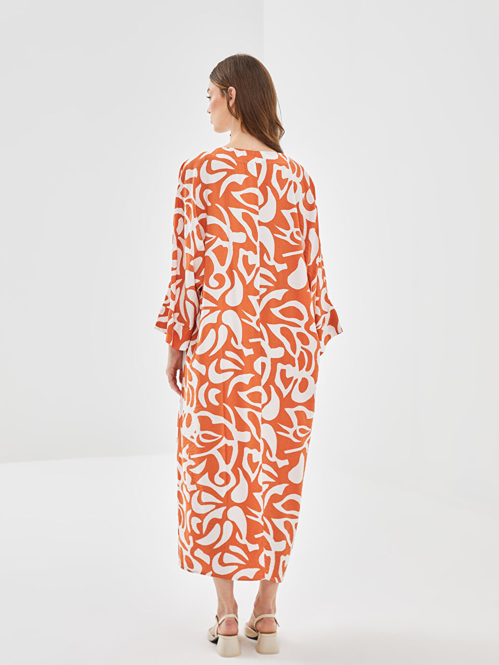 LCW Modest V Yaka Desenli Oversize Kadın Elbise -S55040Z8-LSR