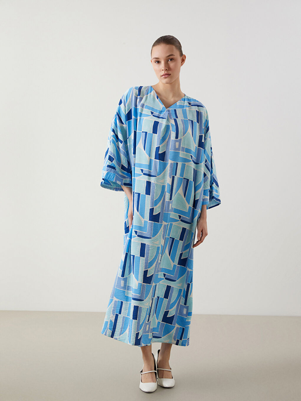 LCW Modest V Yaka Desenli Oversize Kadın Elbise -S55040Z8-LTY