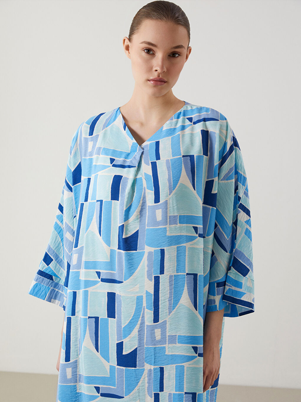 LCW Modest V Yaka Desenli Oversize Kadın Elbise -S55040Z8-LTY
