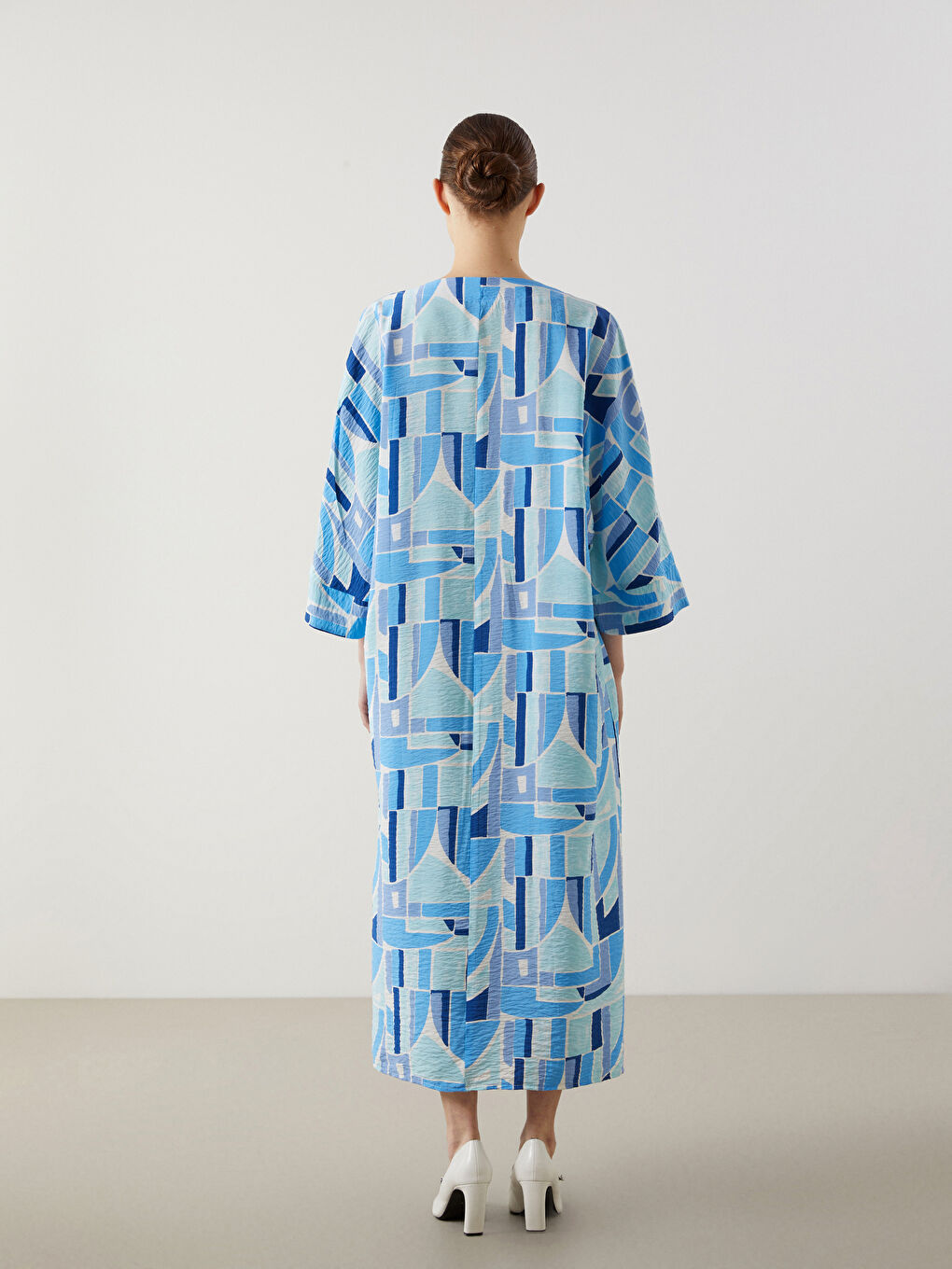LCW Modest V Yaka Desenli Oversize Kadın Elbise -S55040Z8-LTY