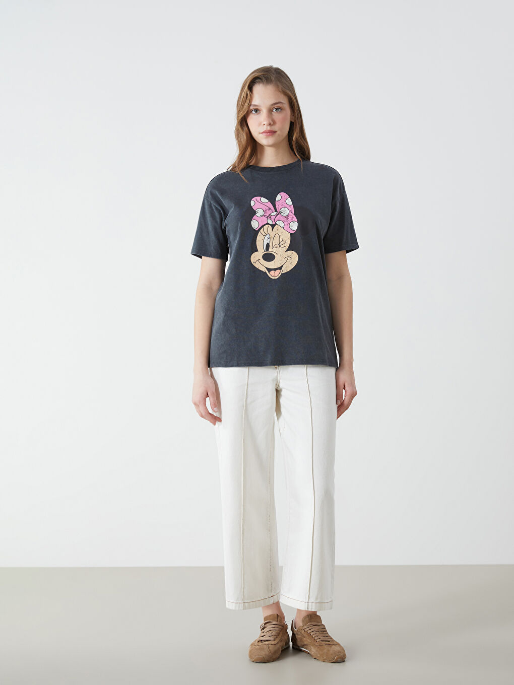 LCW Modest Bisiklet Yaka Minnie Mouse Baskılı Kadın Tişört -S55185Z8-H0W