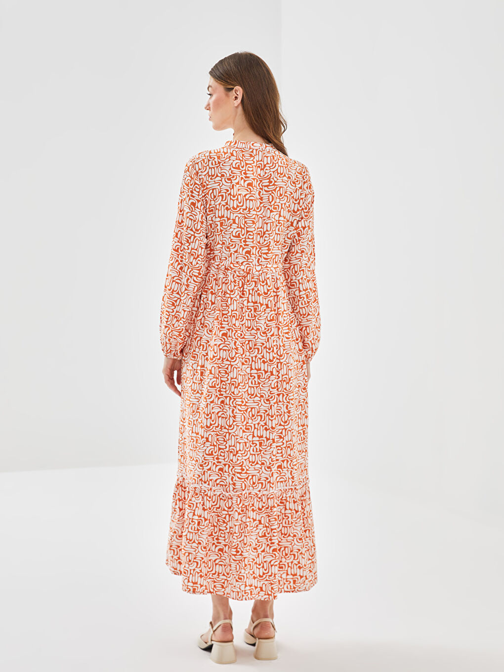 فستان نسائي منقوش بياقة جد-3