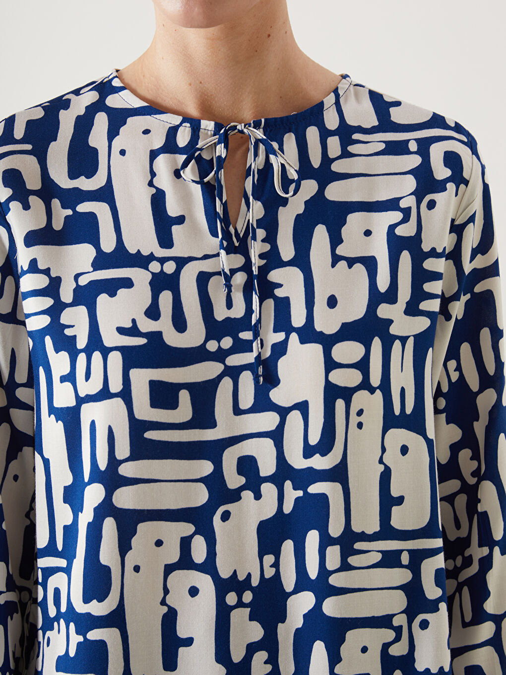 Blouse à Motifs avec Col Lavallière pour Femmes-2