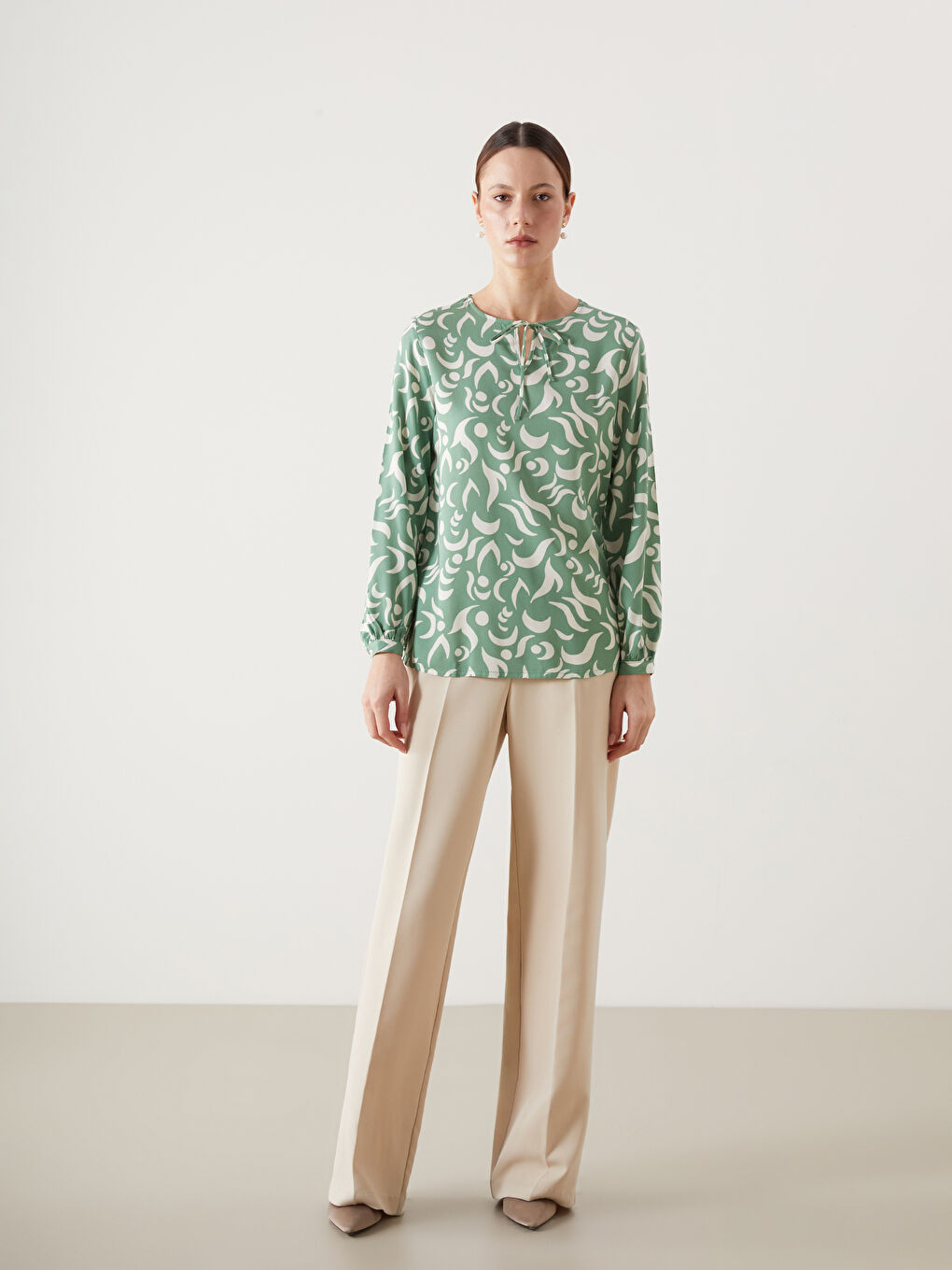 Blouse à Motifs avec Col Lavallière pour Femmes-1
