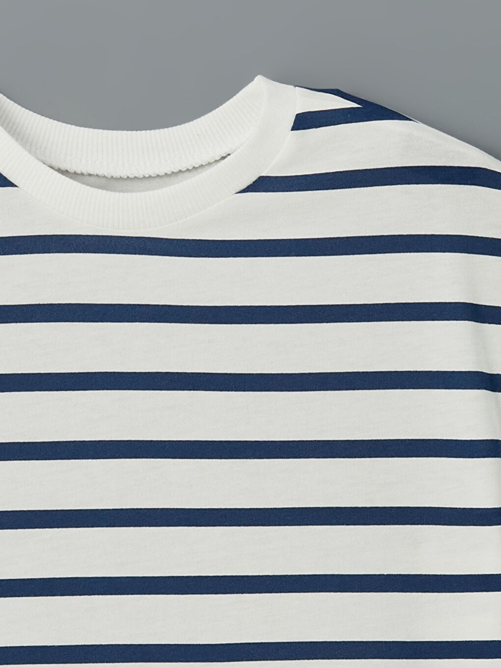 Ekru Bisiklet Yaka Çizgili Erkek Çocuk Tişört-1