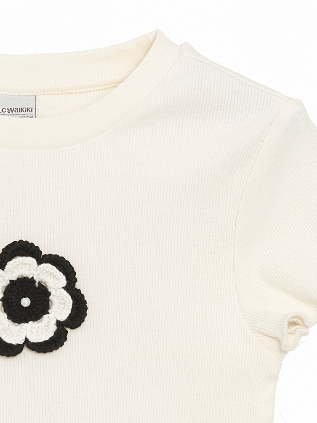 LCW Kids Ekru Bisiklet Yaka Çiçekli Kız Çocuk Crop Tişört - 1