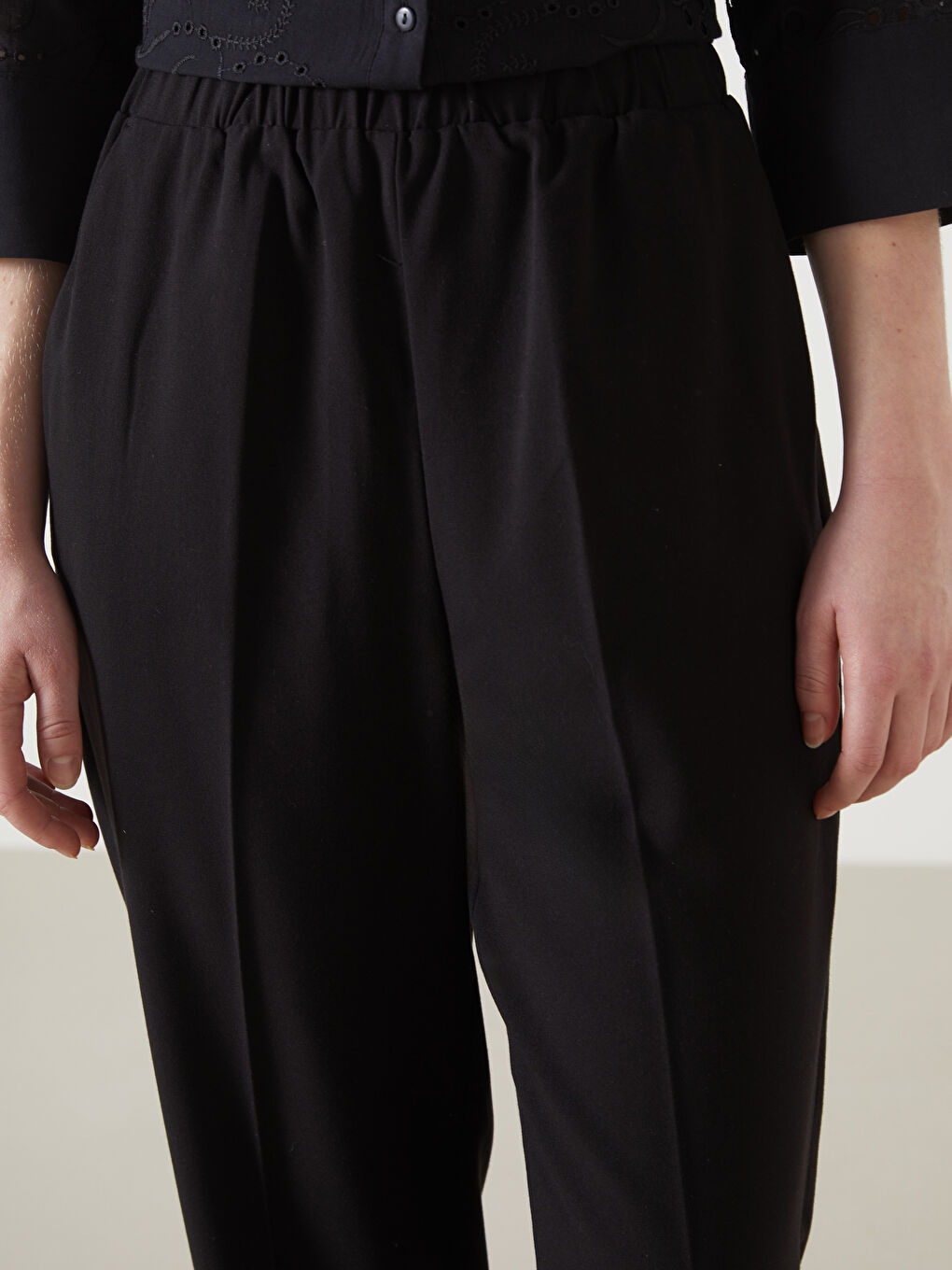 Pantalone za žene kroja šargarepe, sa elastičnim pojasom -S56511Z8-CVL