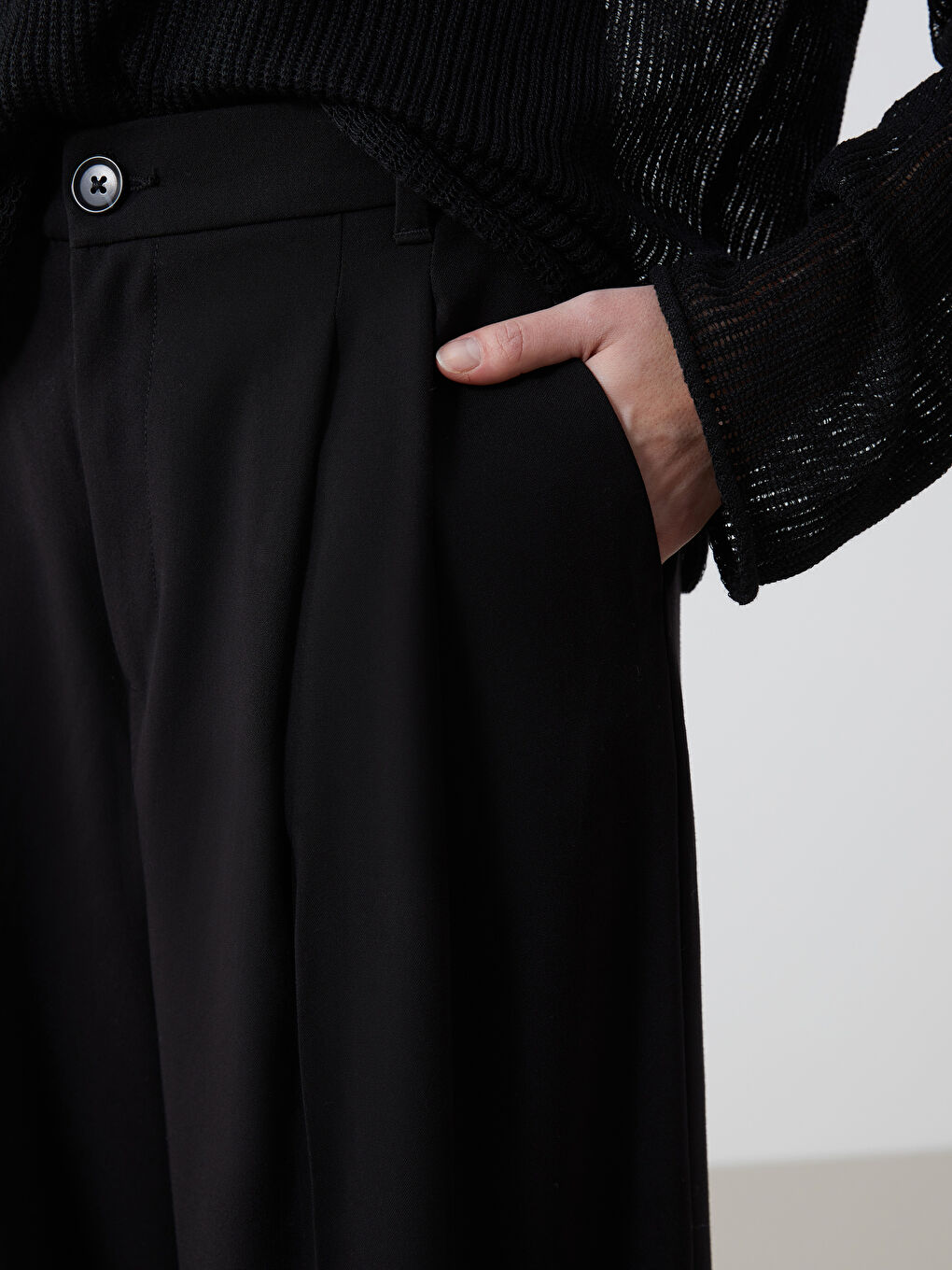 Ženske pantalone opuštenog kroja i širokih nogavica -S56531Z8-CVL