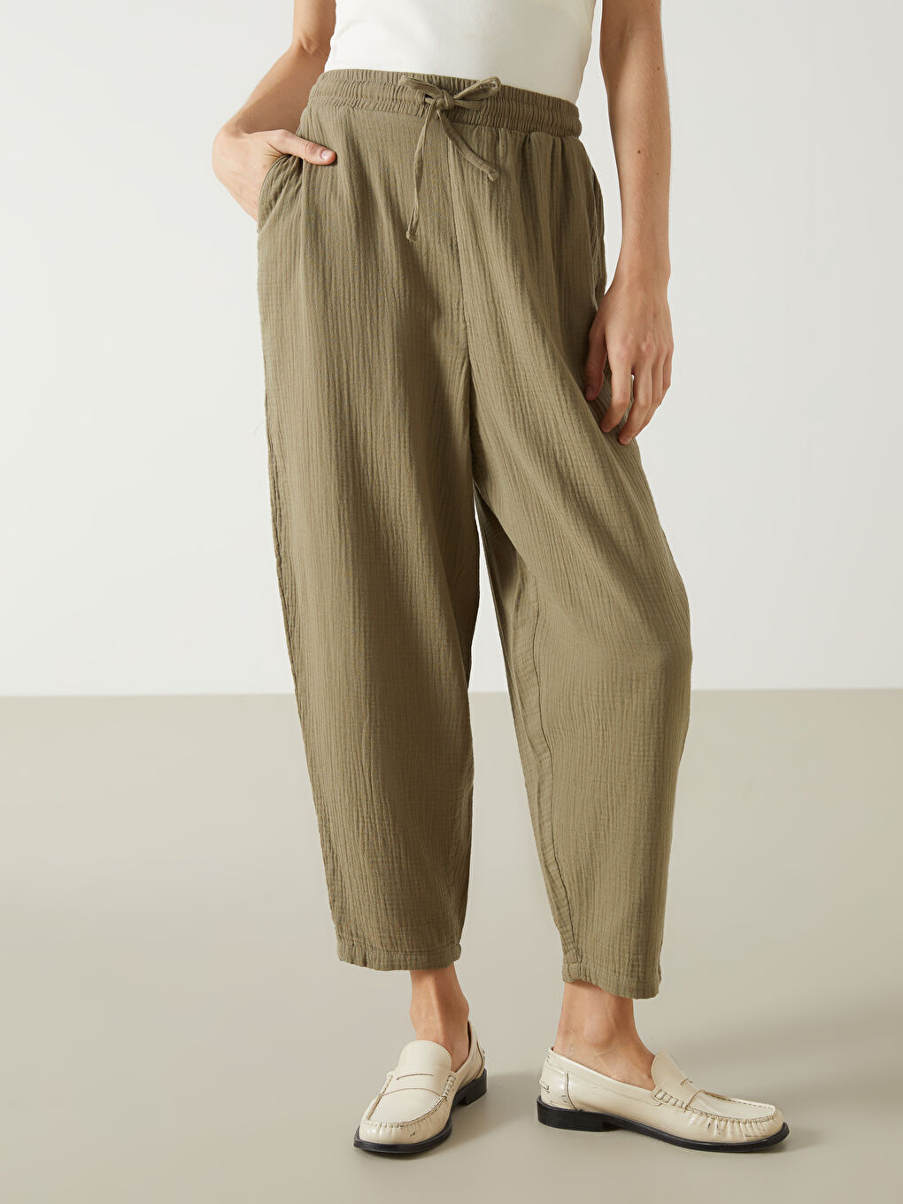 Teksturisane pantalone za žene sa elastičnim strukom -S56547Z8-V5N