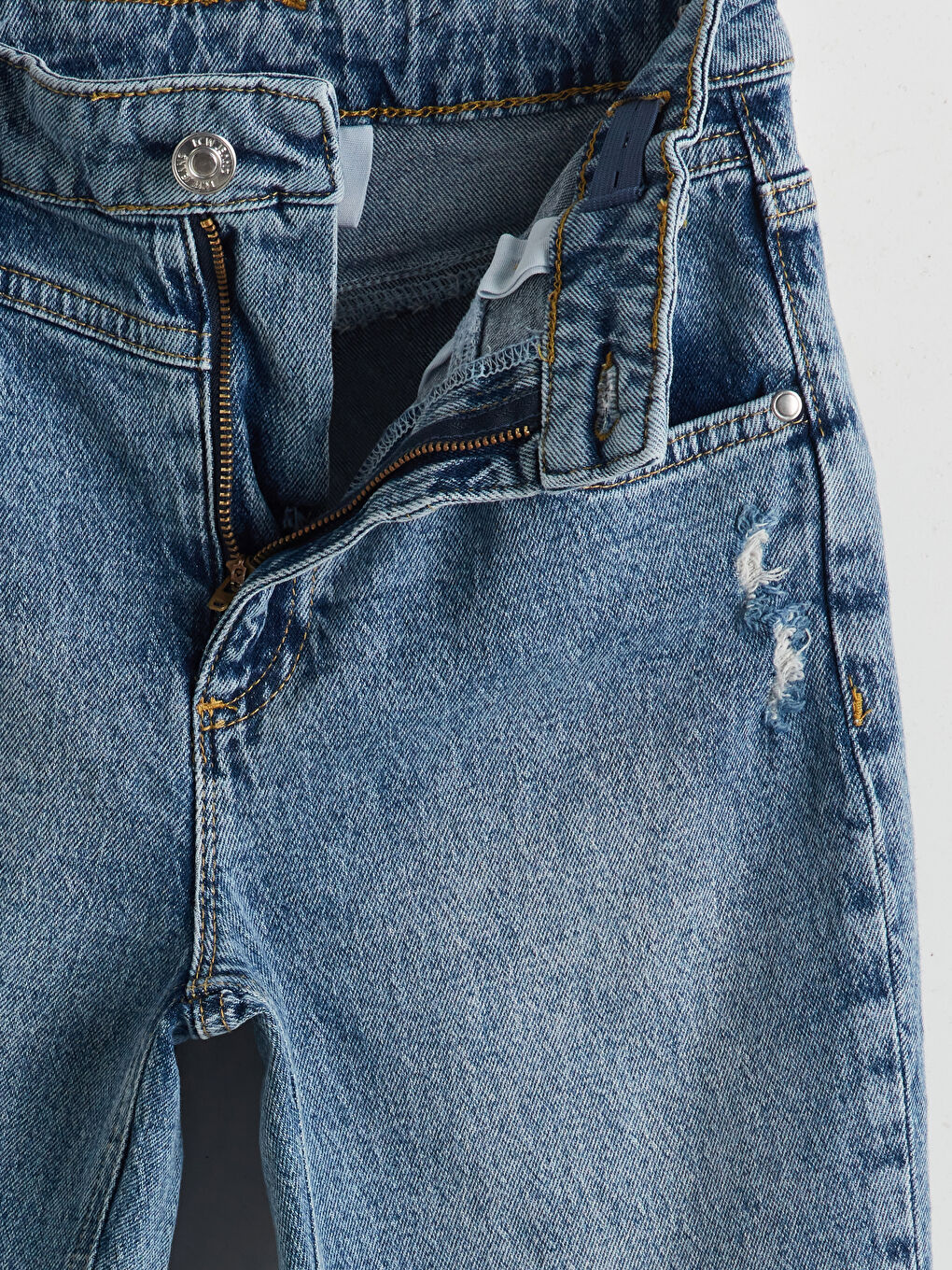 بنطلون جينز بناتي بتفاصيل ممزقة-2