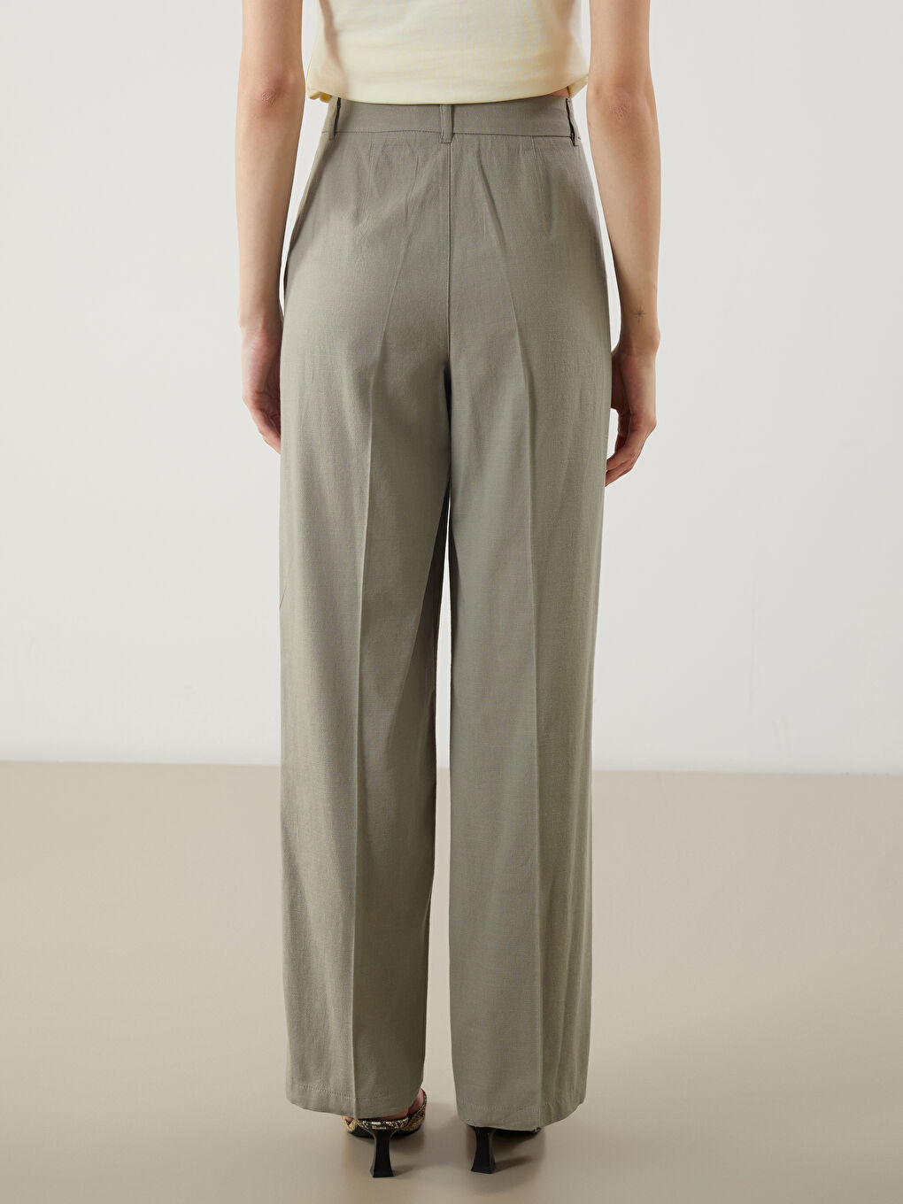 Haki Keten Karışımlı Kadın Pileli Pantolon-3