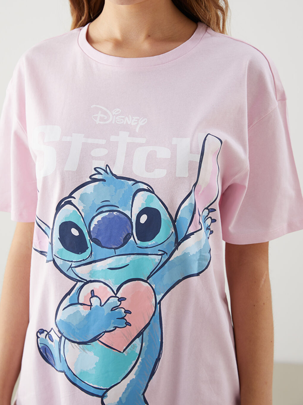 Ženska majica okruglog izreza sa otiskom Stitch -S56625Z8-YDE