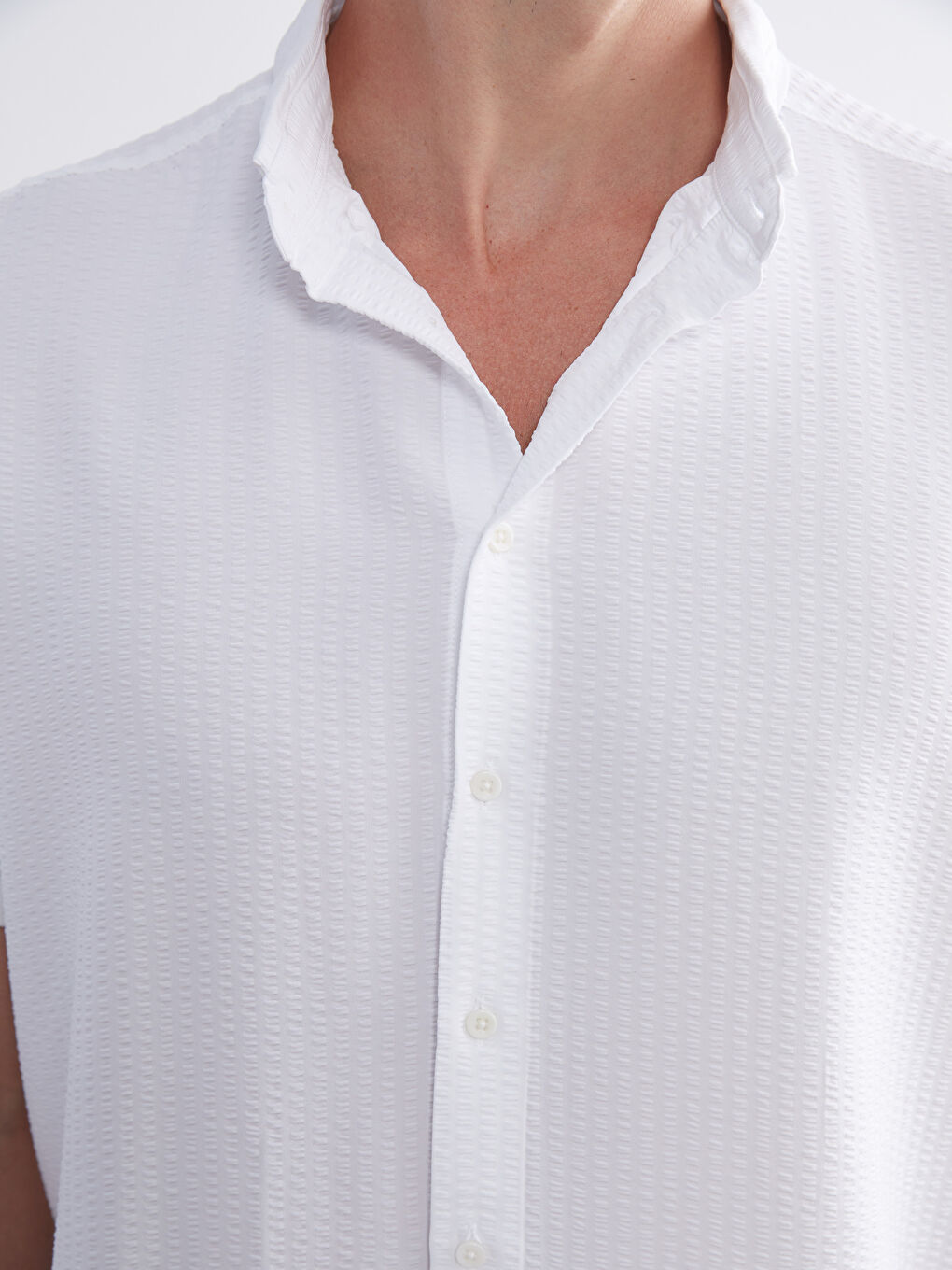 Рубашка мужская стандартного кроя с коротким рукавом-2