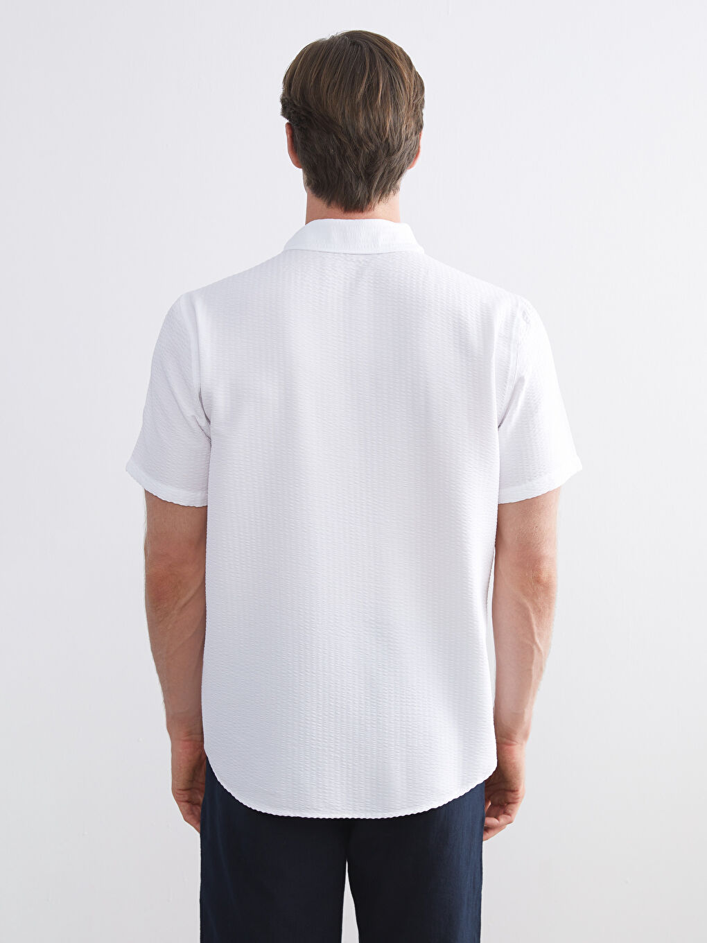 Рубашка мужская стандартного кроя с коротким рукавом-3