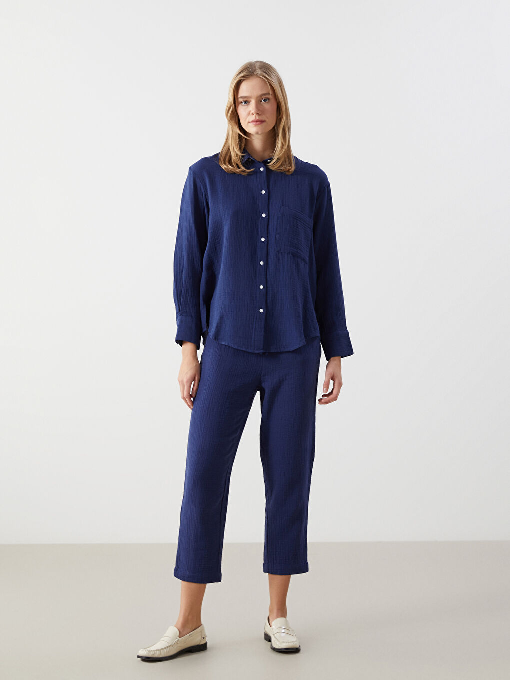 قميص للسيدات واسع ومريح بنسيج ملمس-1