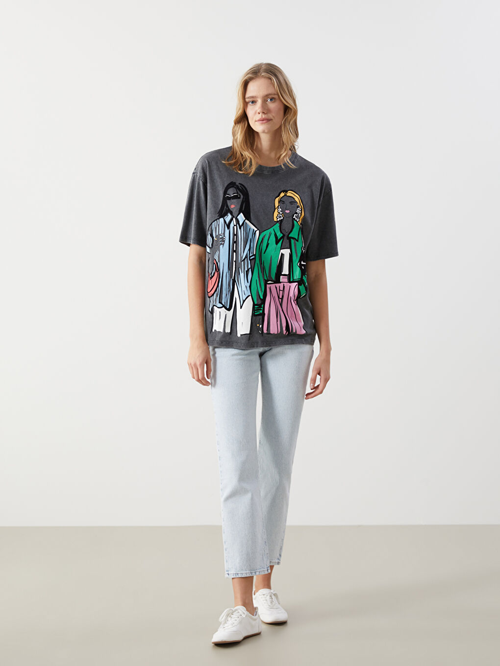 әйелдерге арналған дөңгелек жағалы принтті оверсайз футболка-1