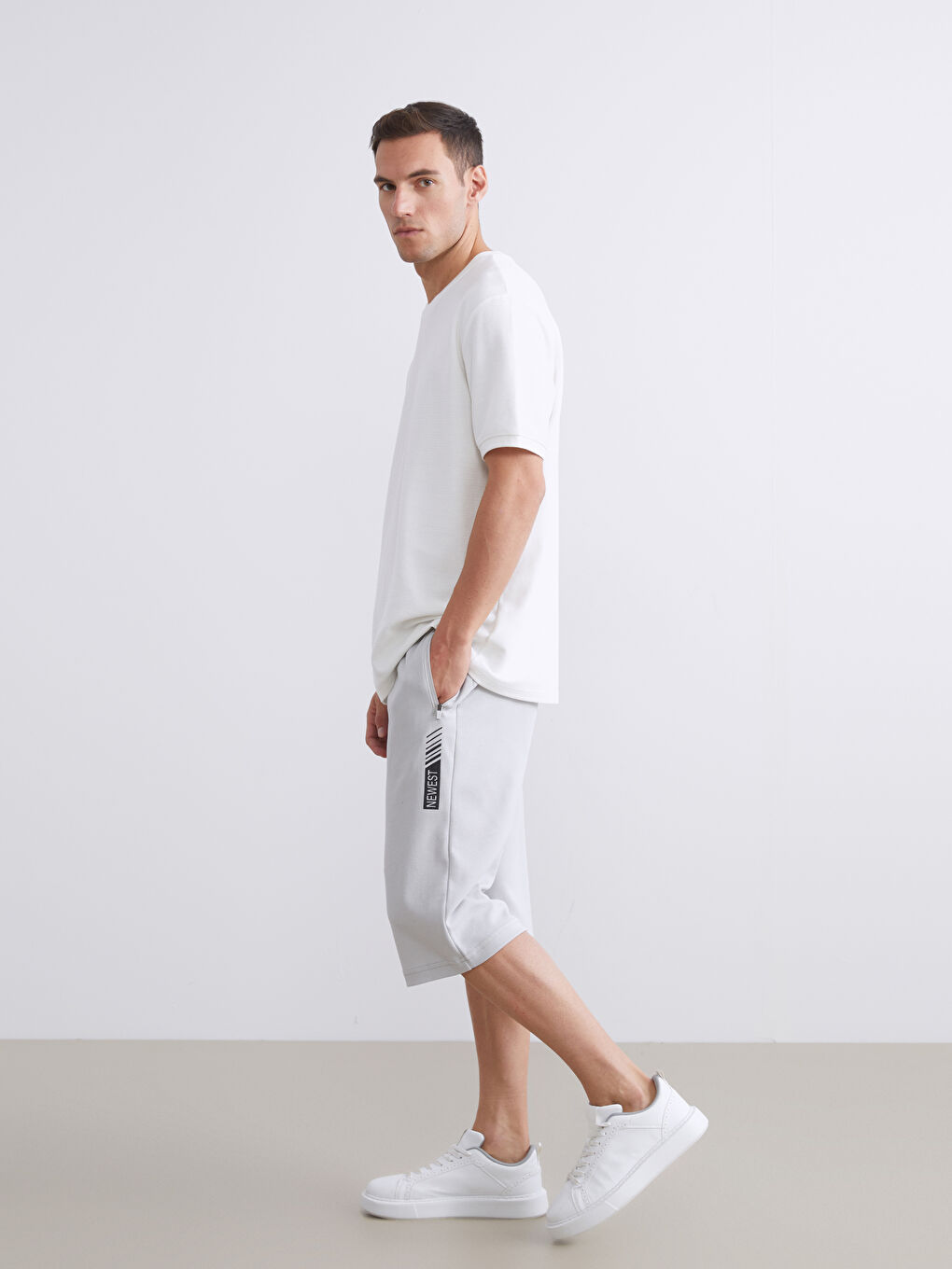 Gri Standart Kalıp Erkek Bermuda Şort