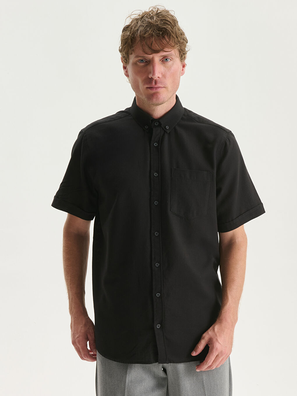 LCWAIKIKI Classic Regular Fit Short Sleeve Poplin Men's Shirt -S57316Z8-RQL