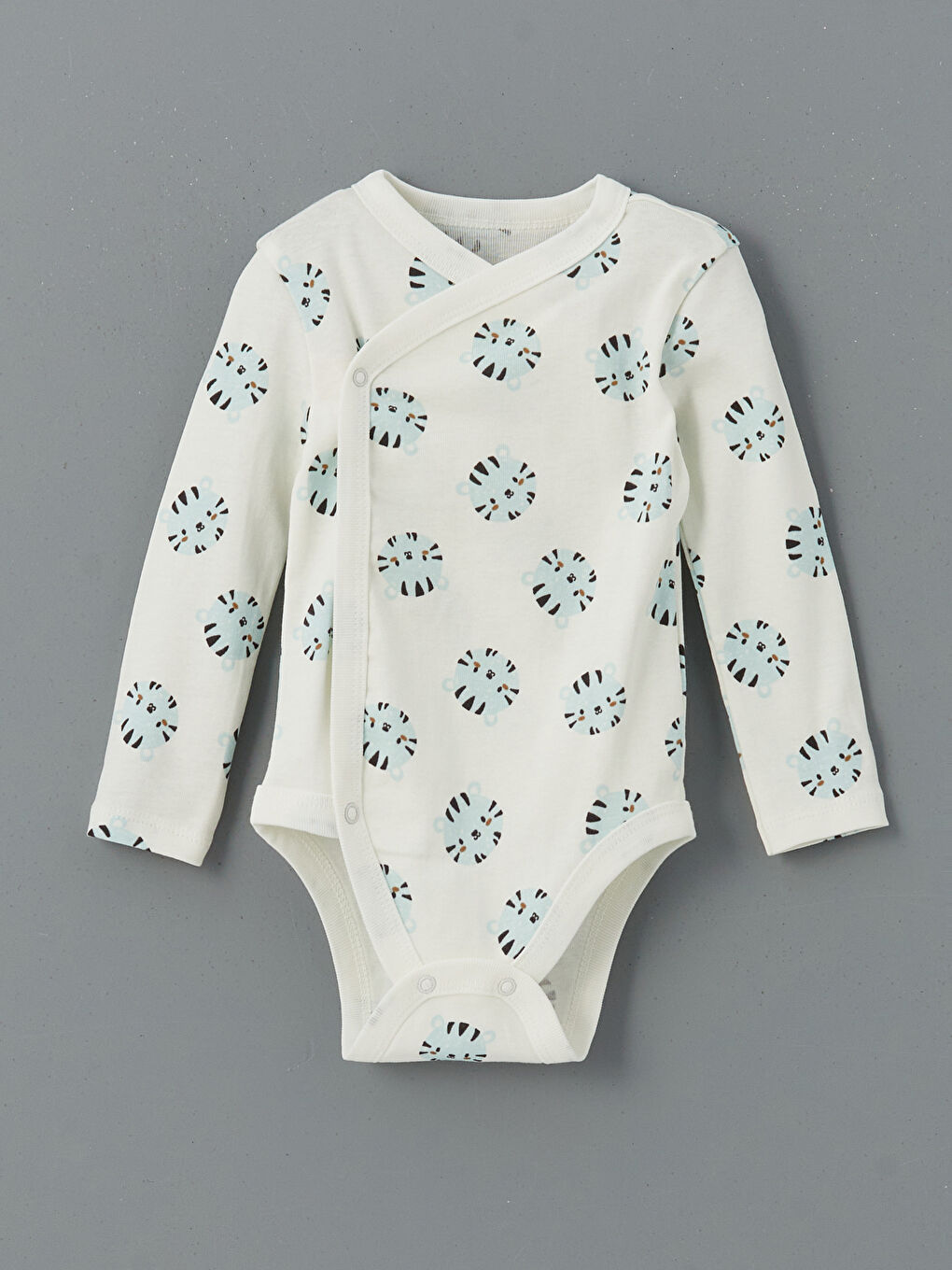 Ekru Kruvaze Yaka Erkek Bebek Çıtçıtlı Body