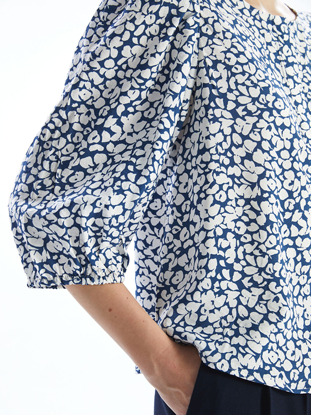Ženska cvetna žakardna bluza sa okruglim izrezom -S57493Z8-LSJ