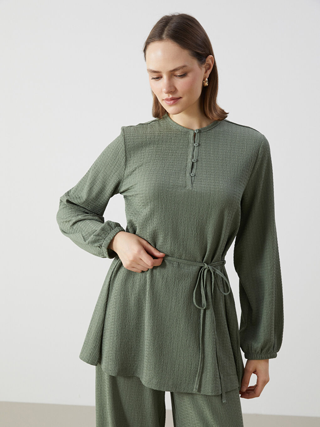 تونيك نسائي مجعد بكول مدور