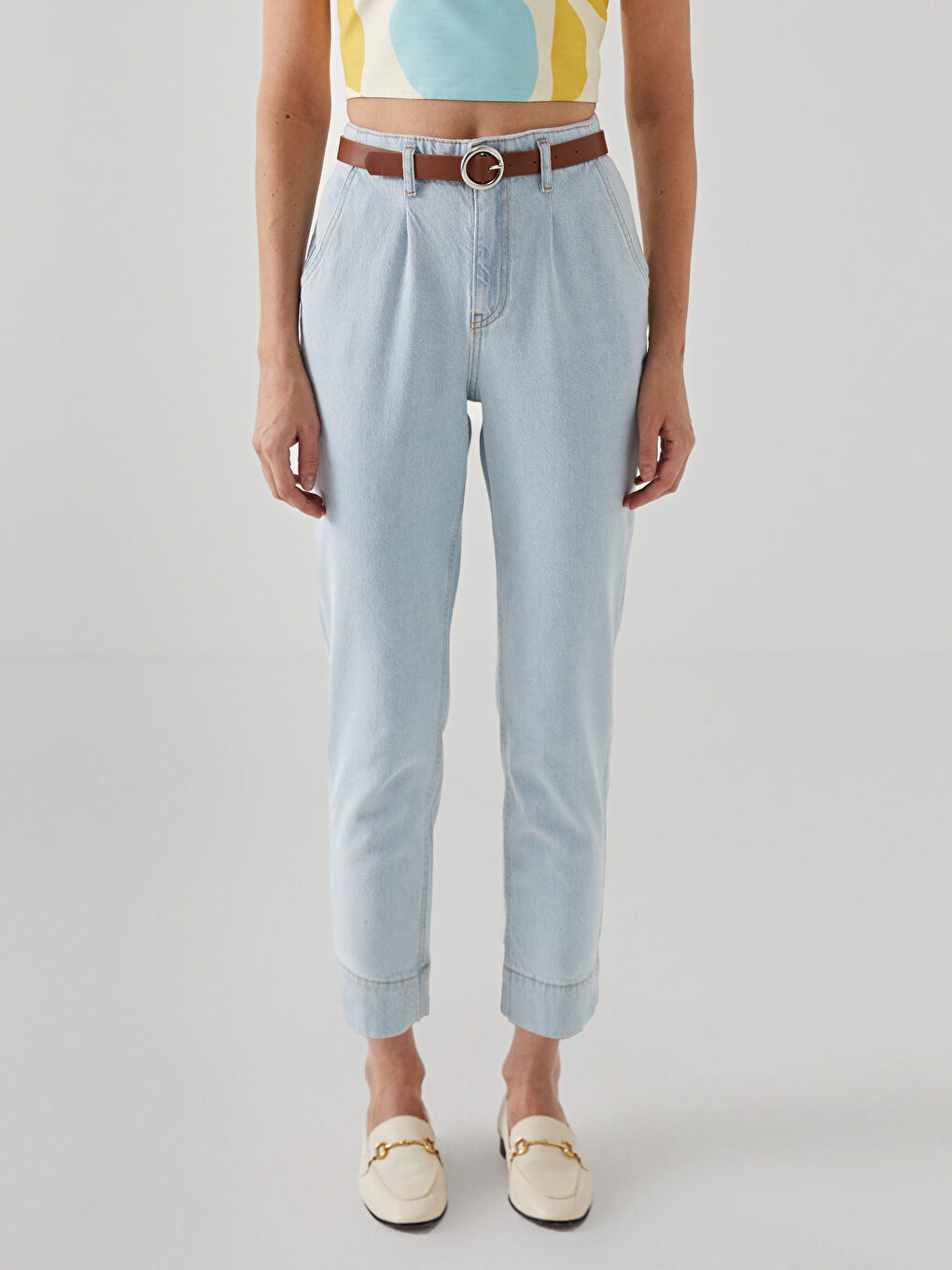 İndigo Beli Kemerli Mom Fit Kadın Jean Pantolon-1