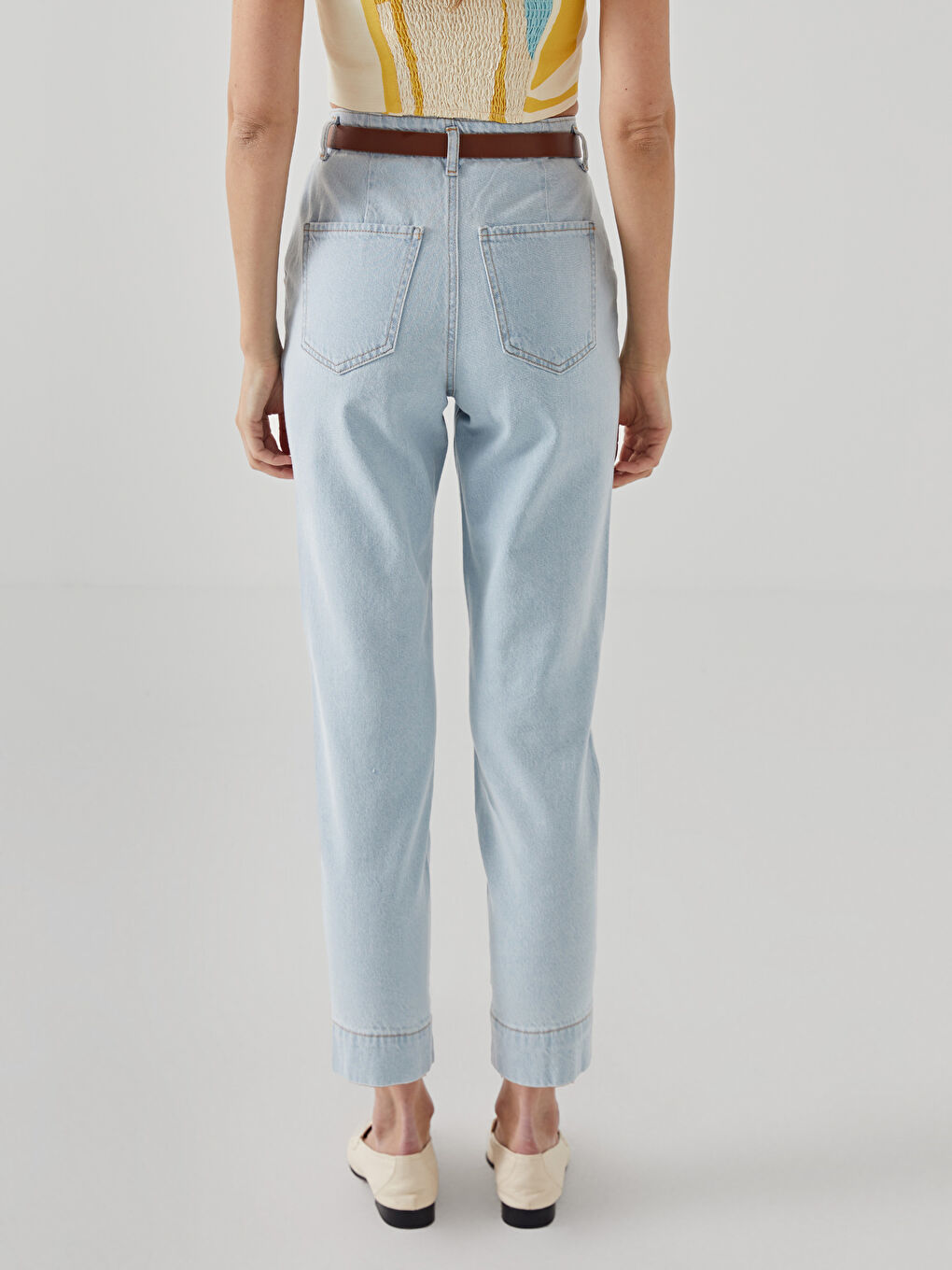 İndigo Beli Kemerli Mom Fit Kadın Jean Pantolon-3