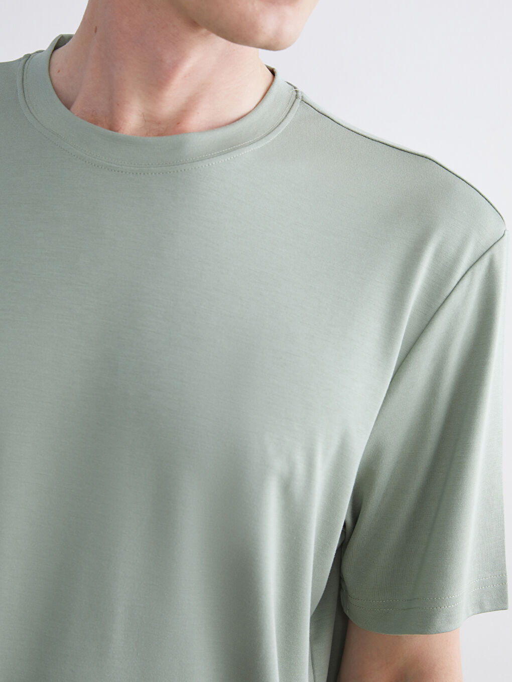 LCWAIKIKI Classic Crew Neck Short Sleeve Men's T-Shirt -S58034Z8-YVQ