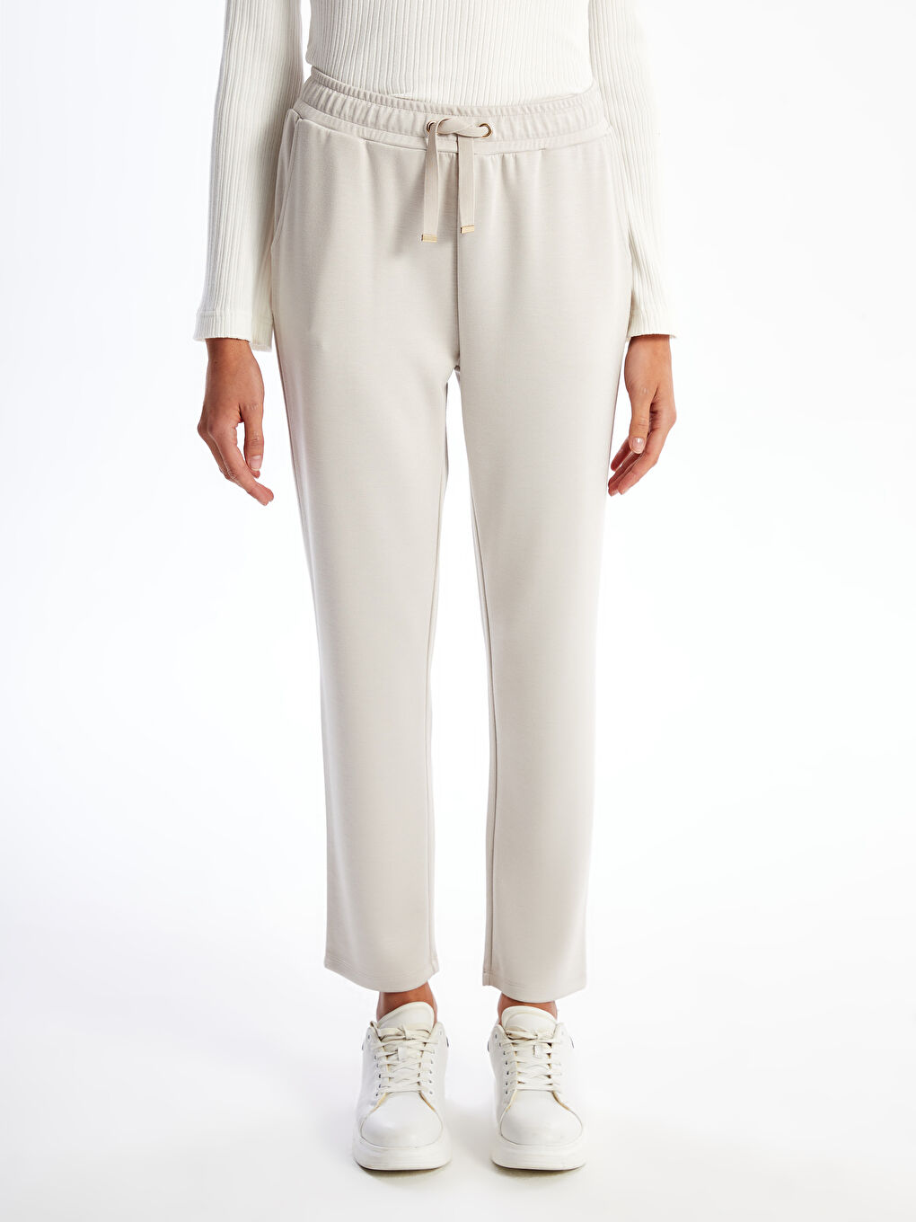 LCWAIKIKI Classic Women's Sweatpants with Elastic Waist -S58224Z8-QYF