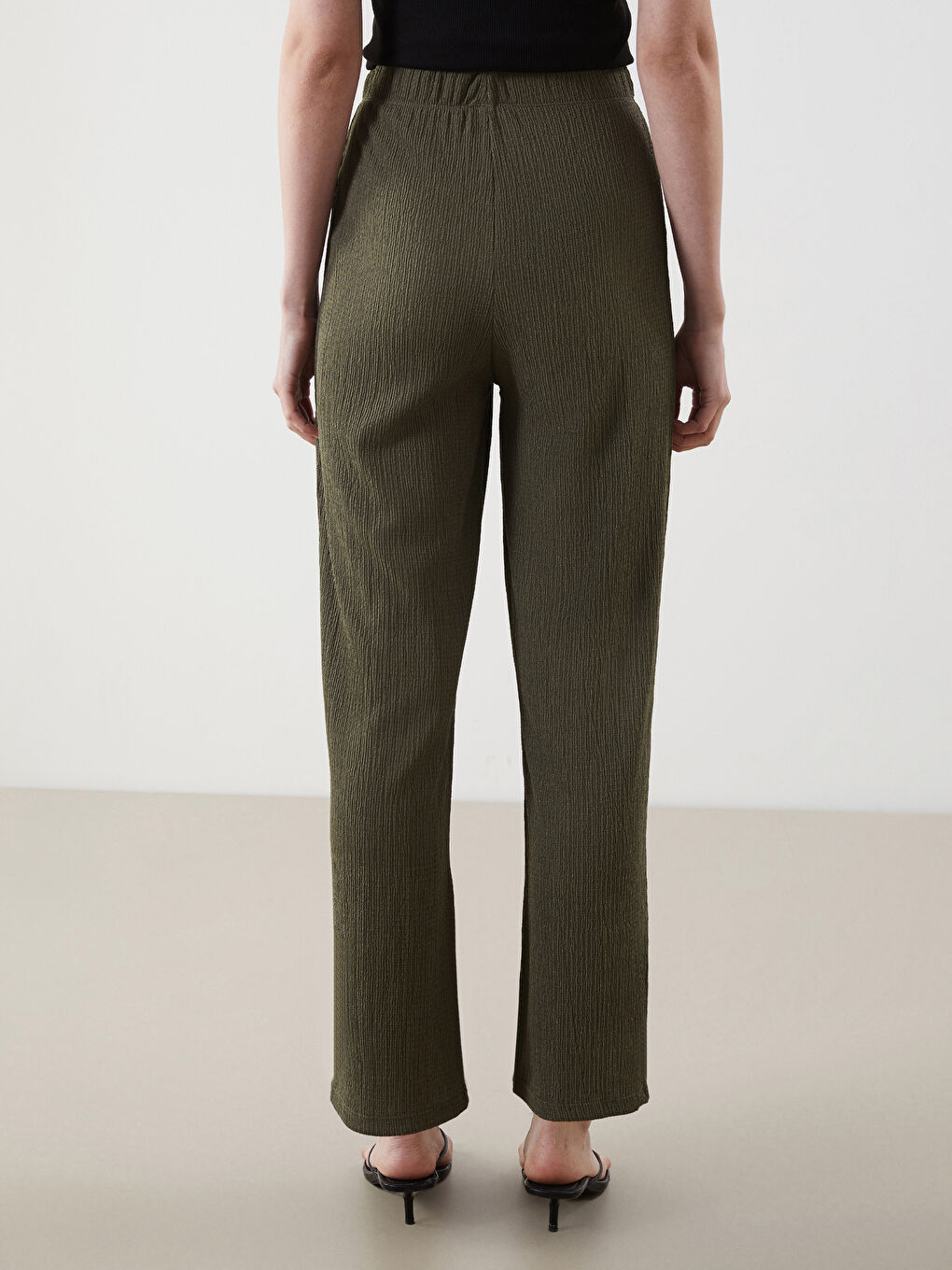 Haki Beli Lastikli Dokulu Geniş Paça Kadın Pantolon-4