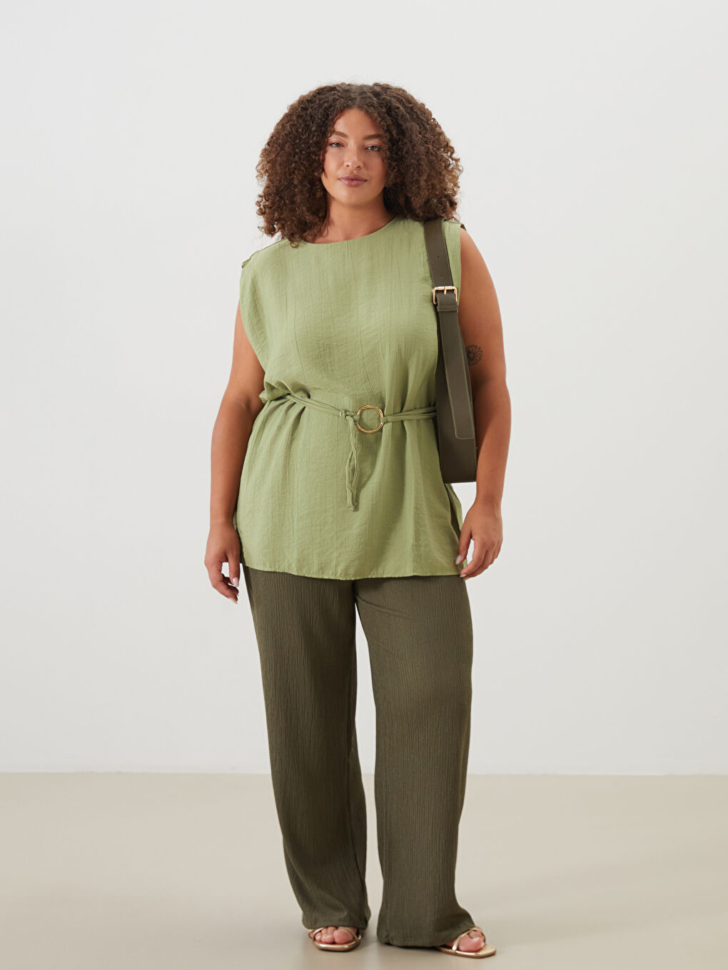 Haki Beli Lastikli Dokulu Geniş Paça Kadın Pantolon-1