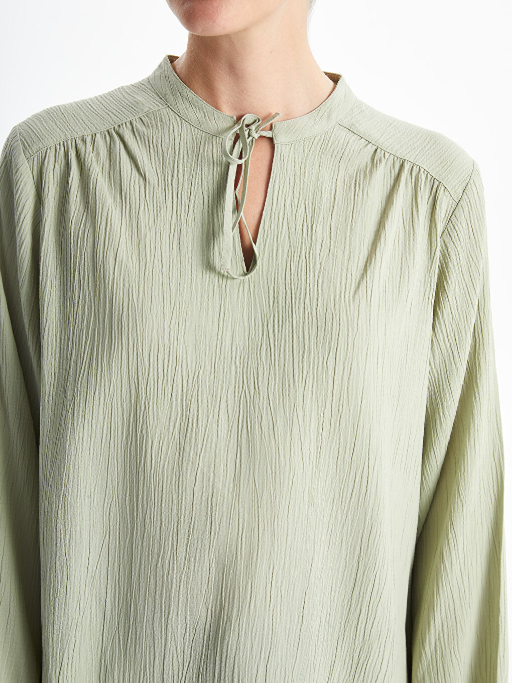 Teksturirana oversize ženska bluza sa kragnom na vezivanje -S58734Z8-RMF