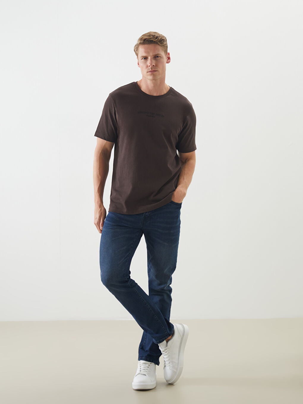 Kahverengi Bisiklet Yaka Baskılı Erkek Tişört-1