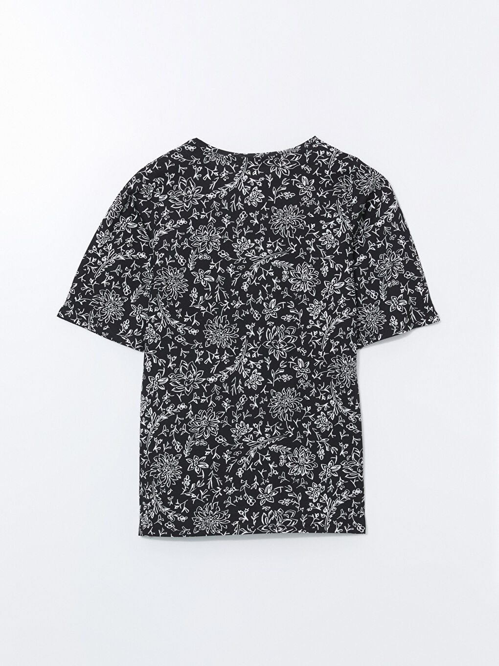 تي شيرت نسائي بكول مدور وزهري-5