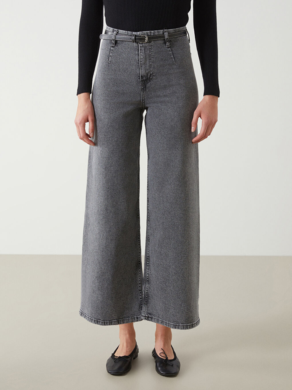 Gri Beli Kemerli Wideleg Kadın Jean Pantolon-1