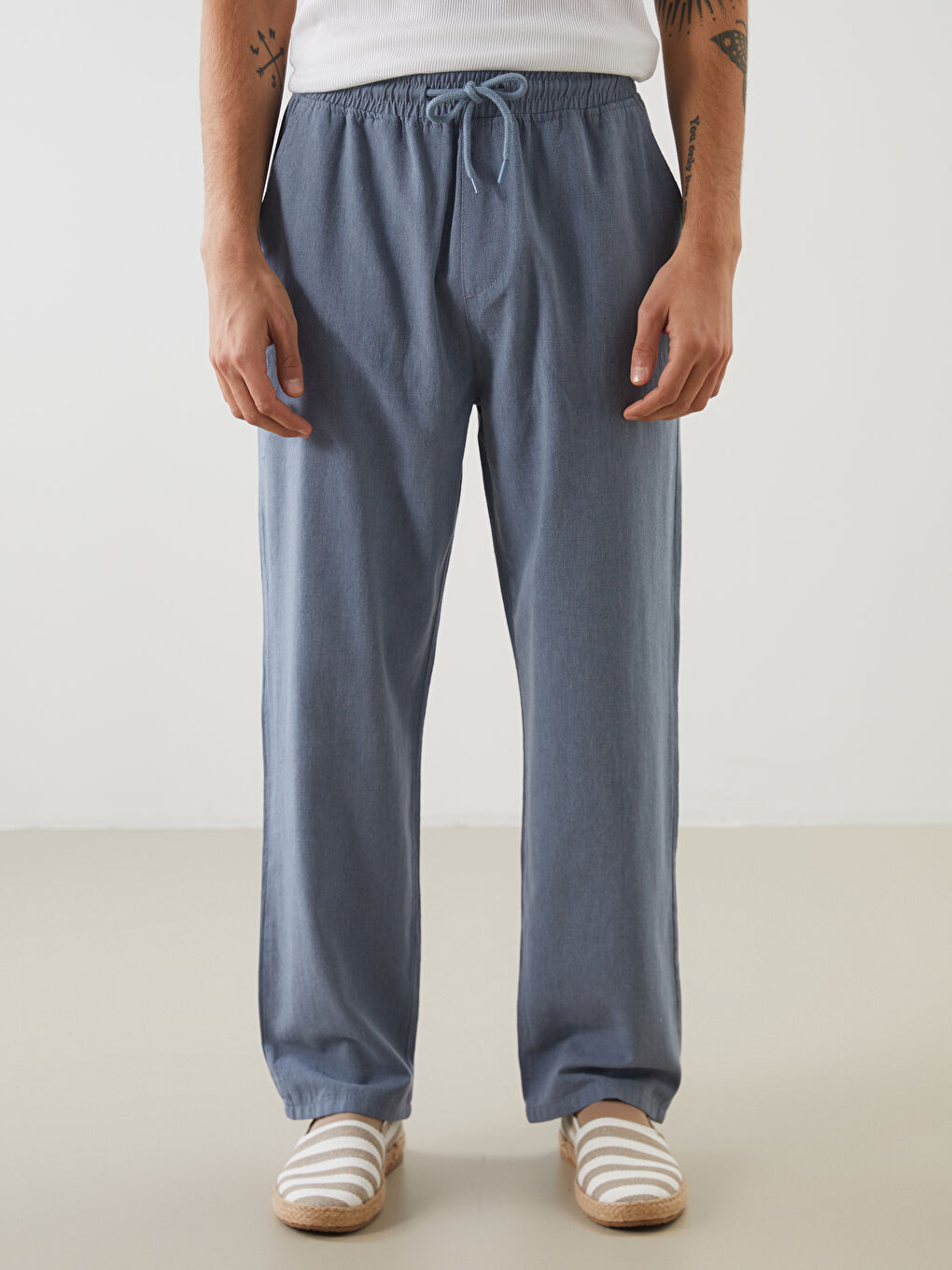 سروال رجال بقصة مريحة بمظهر الكتان-2