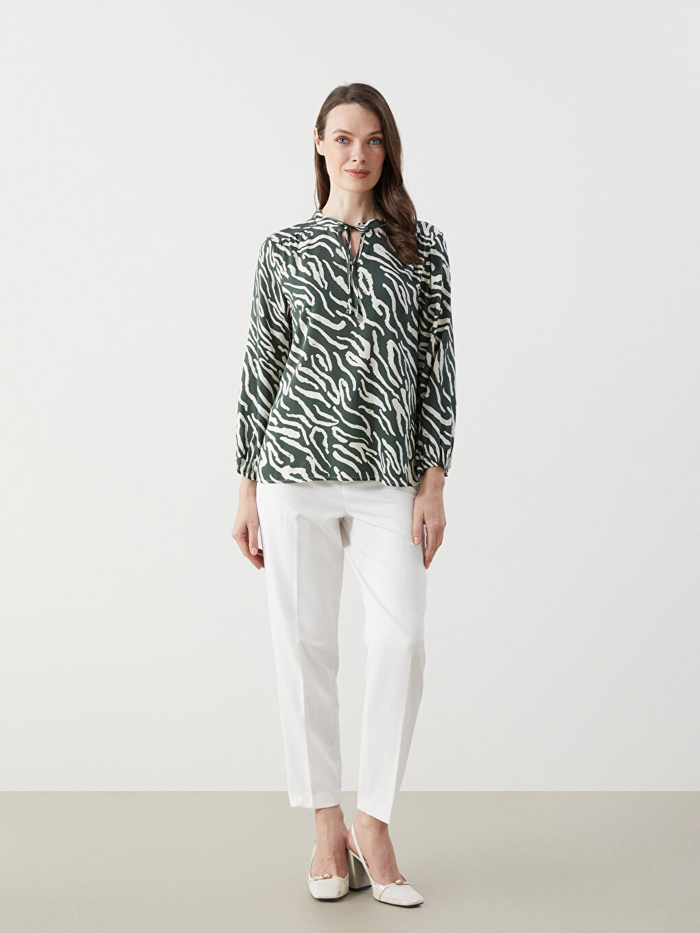 LCWAIKIKI Classic Tie Neck Patterned Women's Blouse -S59310Z8-LRR