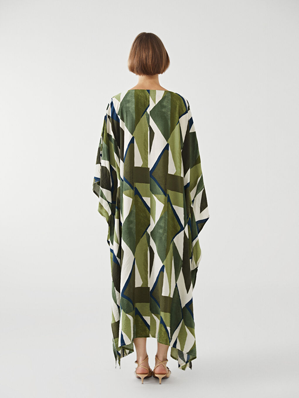 فستان واسع منقوش بعنق مشقوق-5