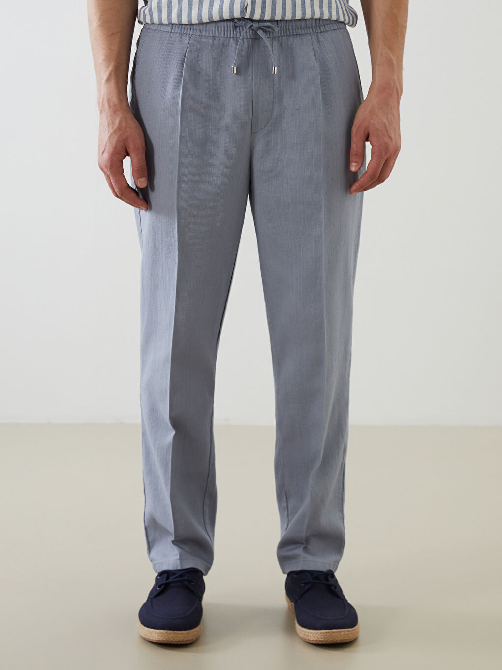 Mavi Standart Kalıp Keten Görünümlü Erkek Pileli Pantolon-1