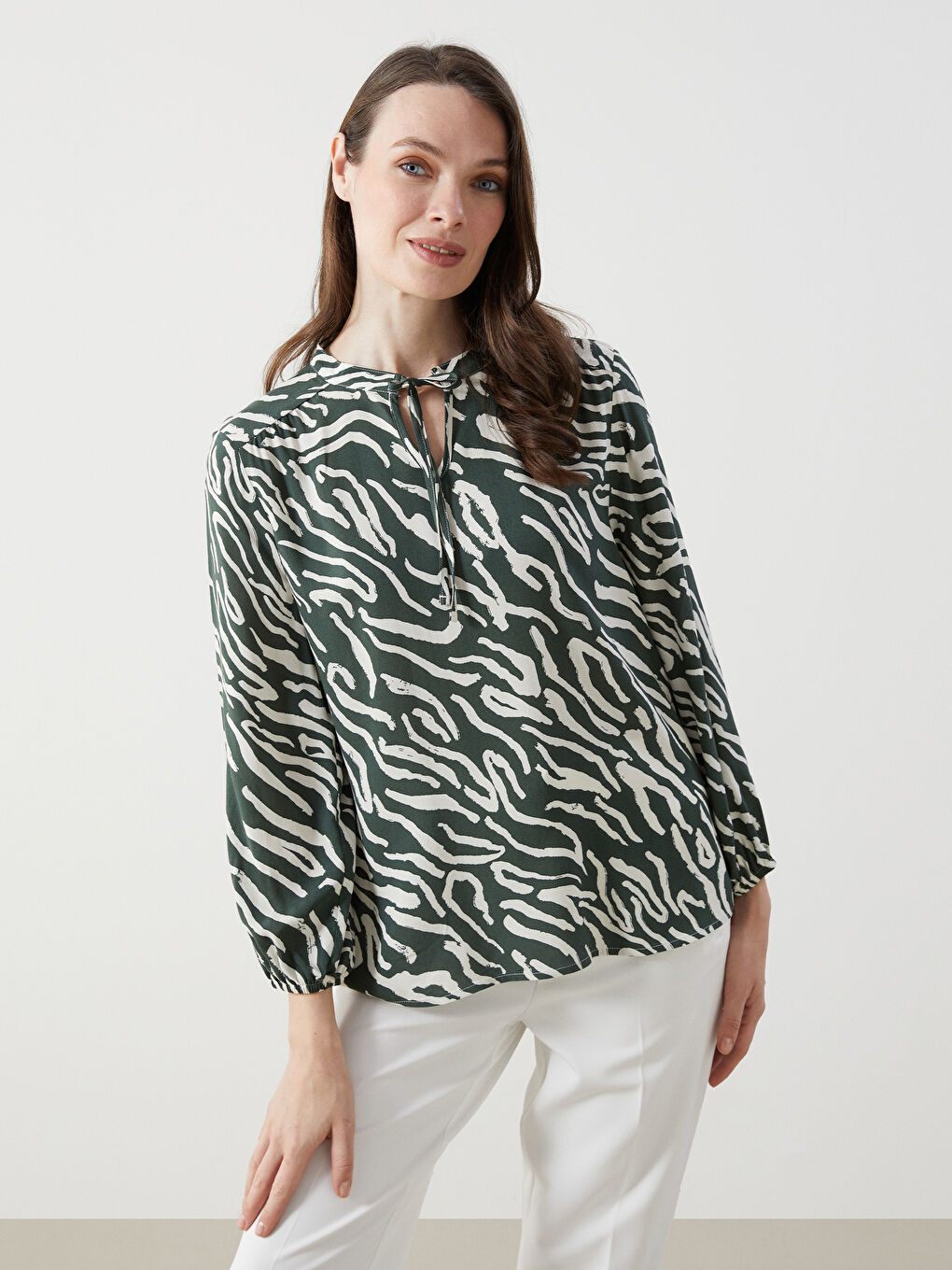 LCWAIKIKI Classic Tie Neck Patterned Women's Blouse -S59822Z8-LRR
