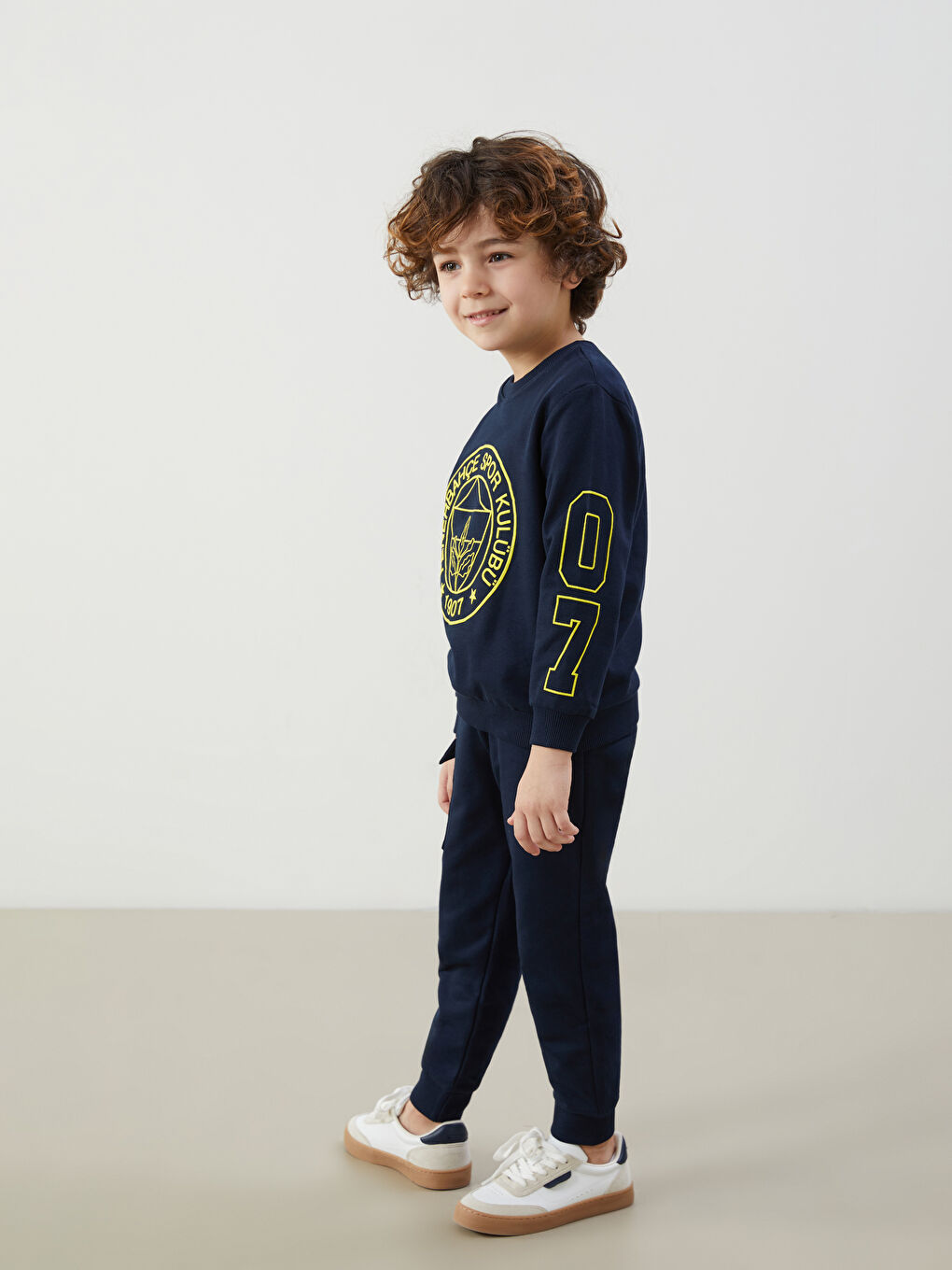 LCW Kids Lacivert Bisiklet Yaka Fenerbahçe Baskılı Erkek Çocuk Sweatshirt ve Eşofman Alt 2'li - 1