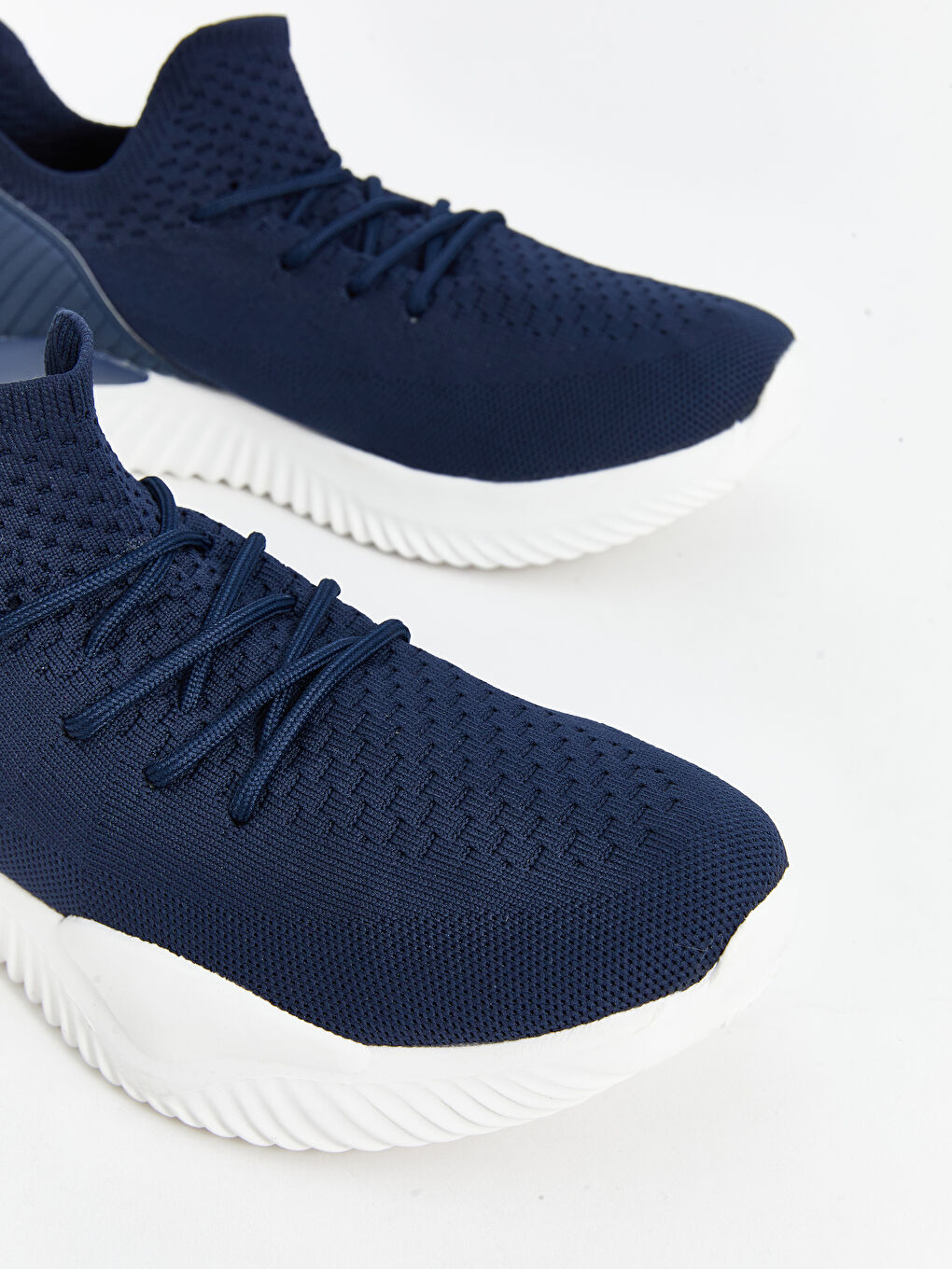 მამაკაცის სპორტული ფეხსაცმელი ბადის დეტალებით-2