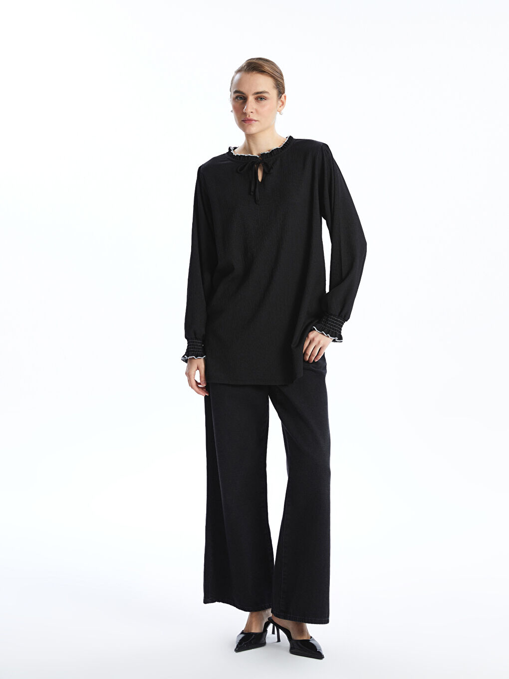 Siyah Bağlamalı Yaka Dokulu Fırfırlı Kadın Tunik-1