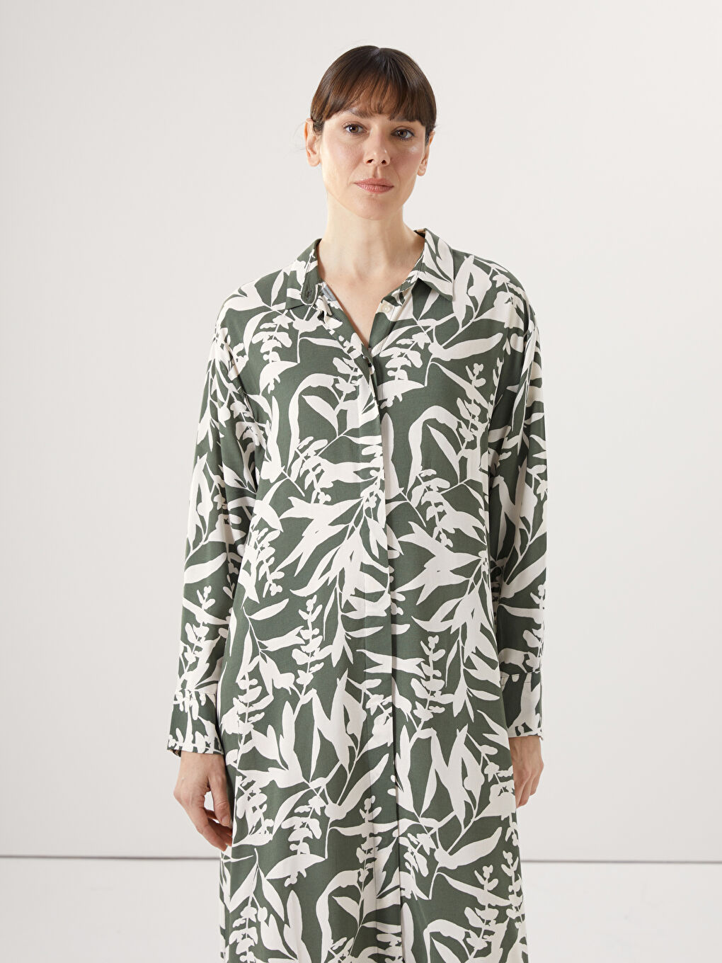 LCWAIKIKI Classic Blumiges Hemdblusenkleid für Damen -S5AJ51Z8-LRR