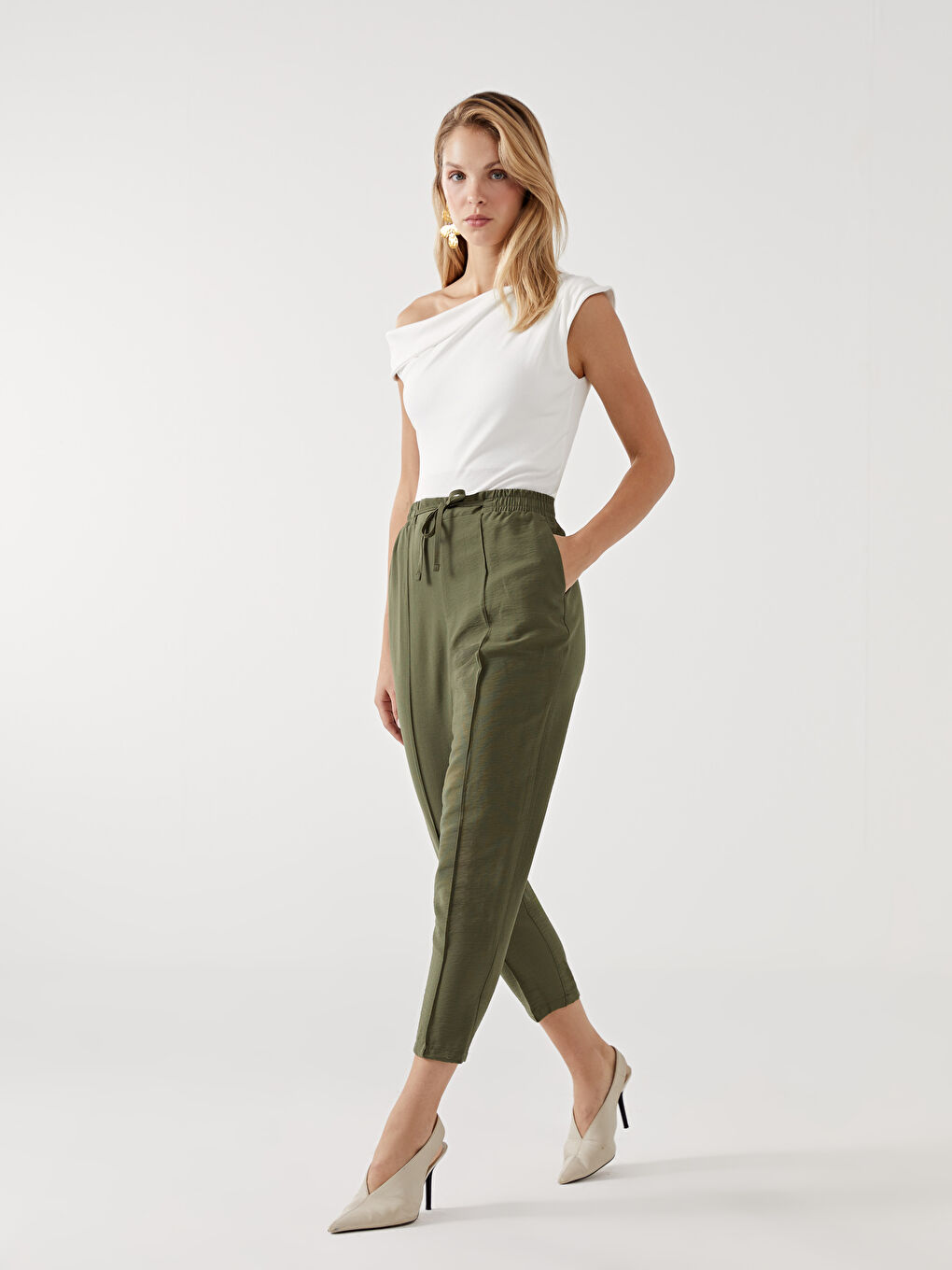 Elastic Waist Carrot Fit Women's Trousers -S5AL24Z8-CTA