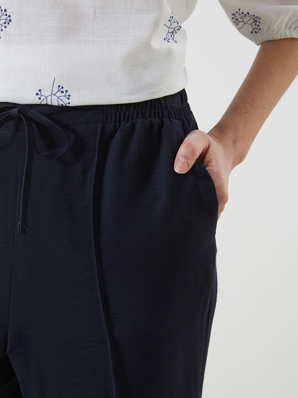 Pantalone za žene kroja šargarepe, sa elastičnim pojasom -S5AL24Z8-E1J